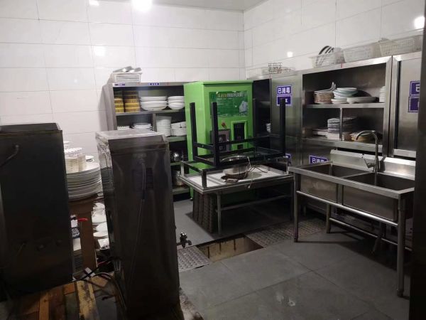 泰安明成家政酒店廚房保潔、煙機(jī)清洗改造